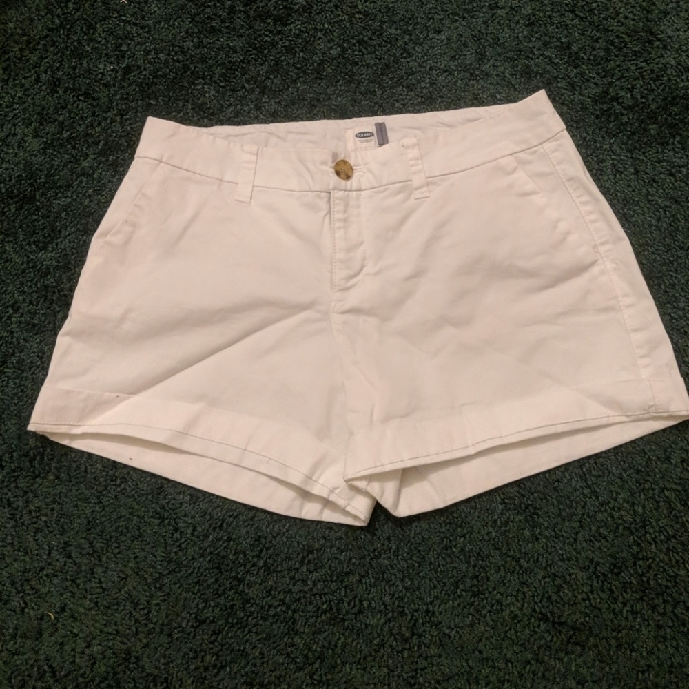 White Old Navy shorts